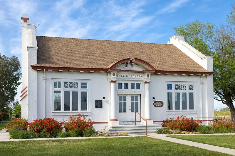 Against the Infinite Scroll: In Defense of the Small Town Reading Room